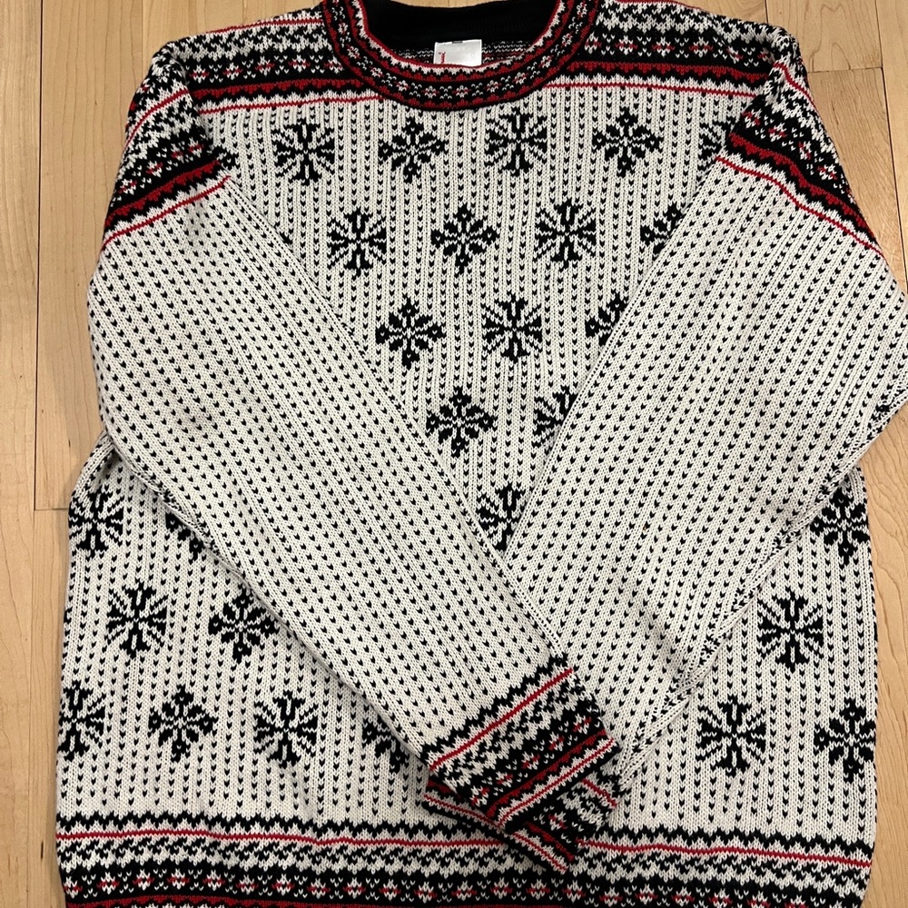 Hanna Andersson Black /White / Red Snowflake Patterned Sweater - Picture 2 of 5